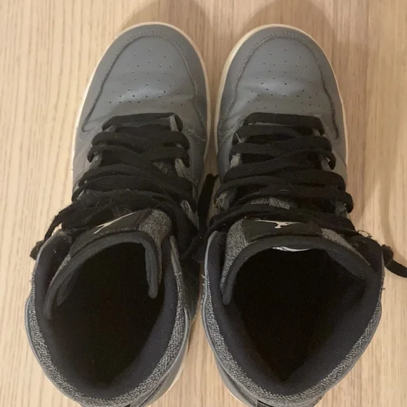 Nike Air Jordan 1 Retro High Cool Grey boys - Picture 4 of 7